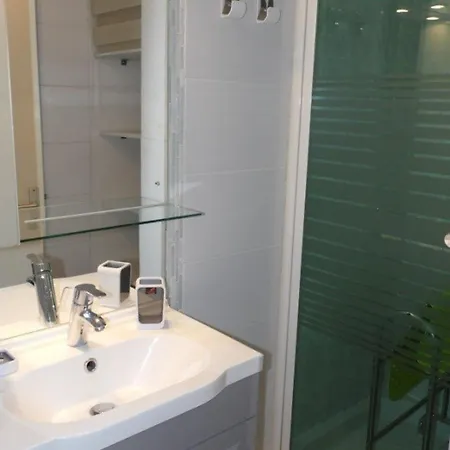 Maison Mitoyenne Climatisee Avec Terrasse Et Piscine A - Fr-1-326-474 בית נופש