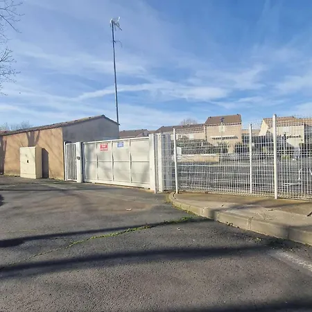 Maison Mitoyenne Climatisee Avec Terrasse Et Piscine A - Fr-1-326-474
